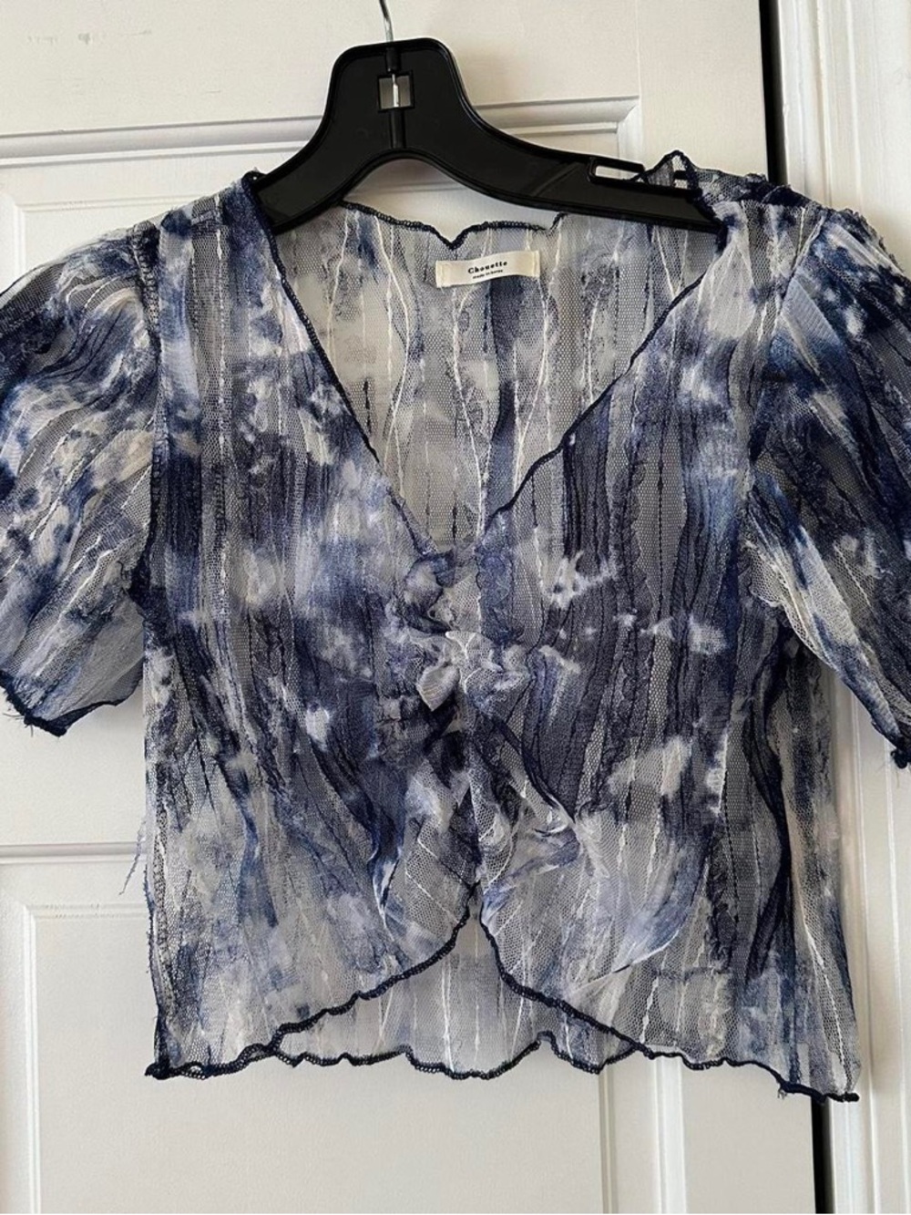 Cropped mesh blue and white tie-dye blouse   I got this in Korea